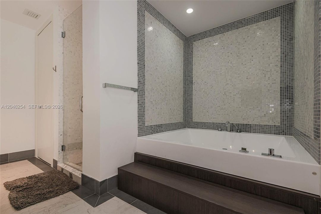 For Rent: $7,000 (2 beds, 2 baths, 1237 Square Feet)