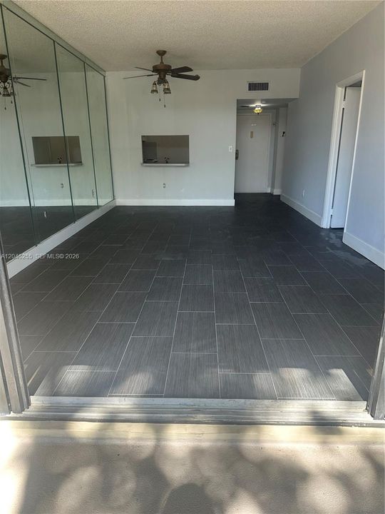 For Sale: $158,000 (1 beds, 1 baths, 782 Square Feet)