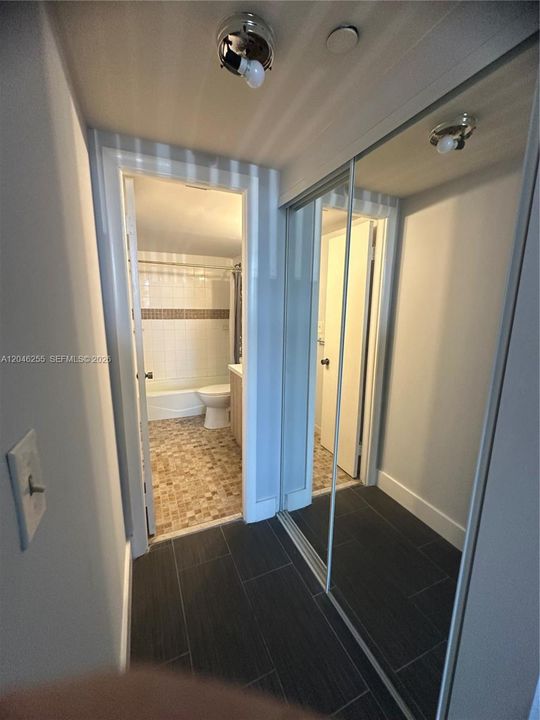 For Sale: $158,000 (1 beds, 1 baths, 782 Square Feet)
