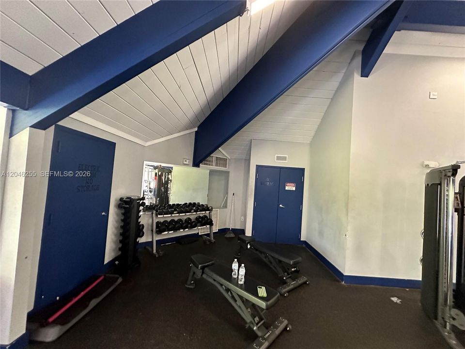 For Sale: $158,000 (1 beds, 1 baths, 782 Square Feet)