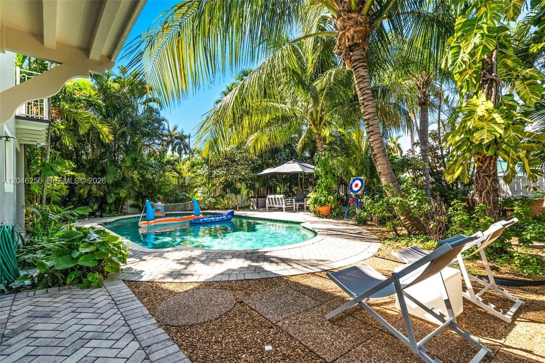 En Venta: $964,900 (3 camas, 3 baños, 2496 Pies cuadrados)