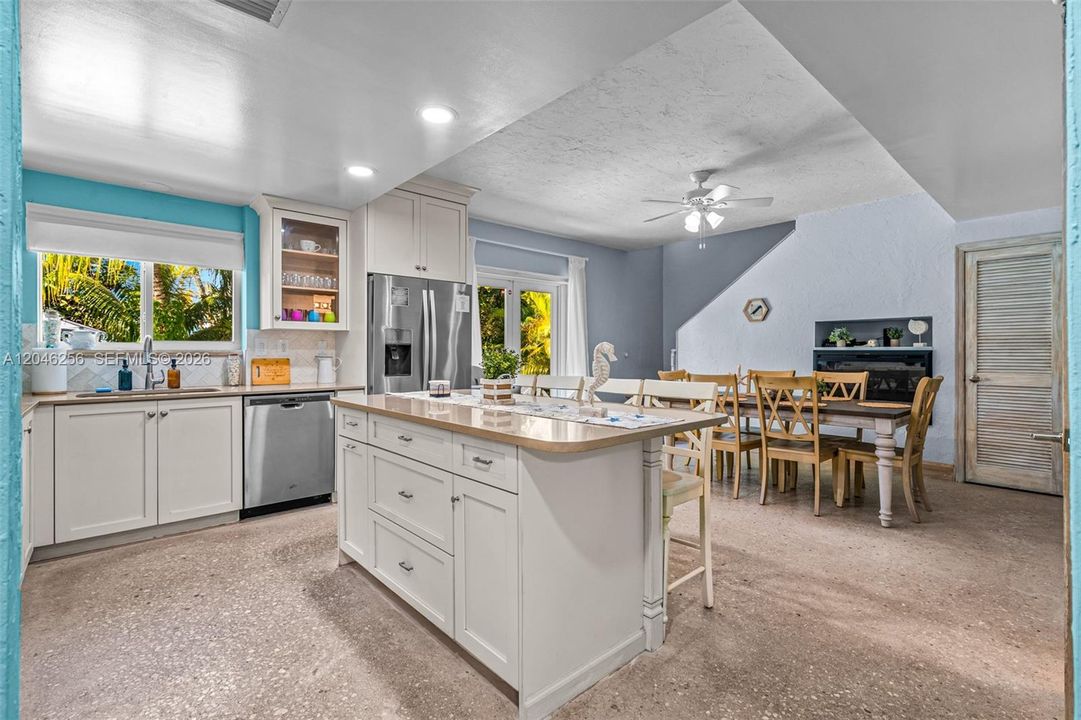 En Venta: $964,900 (3 camas, 3 baños, 2496 Pies cuadrados)