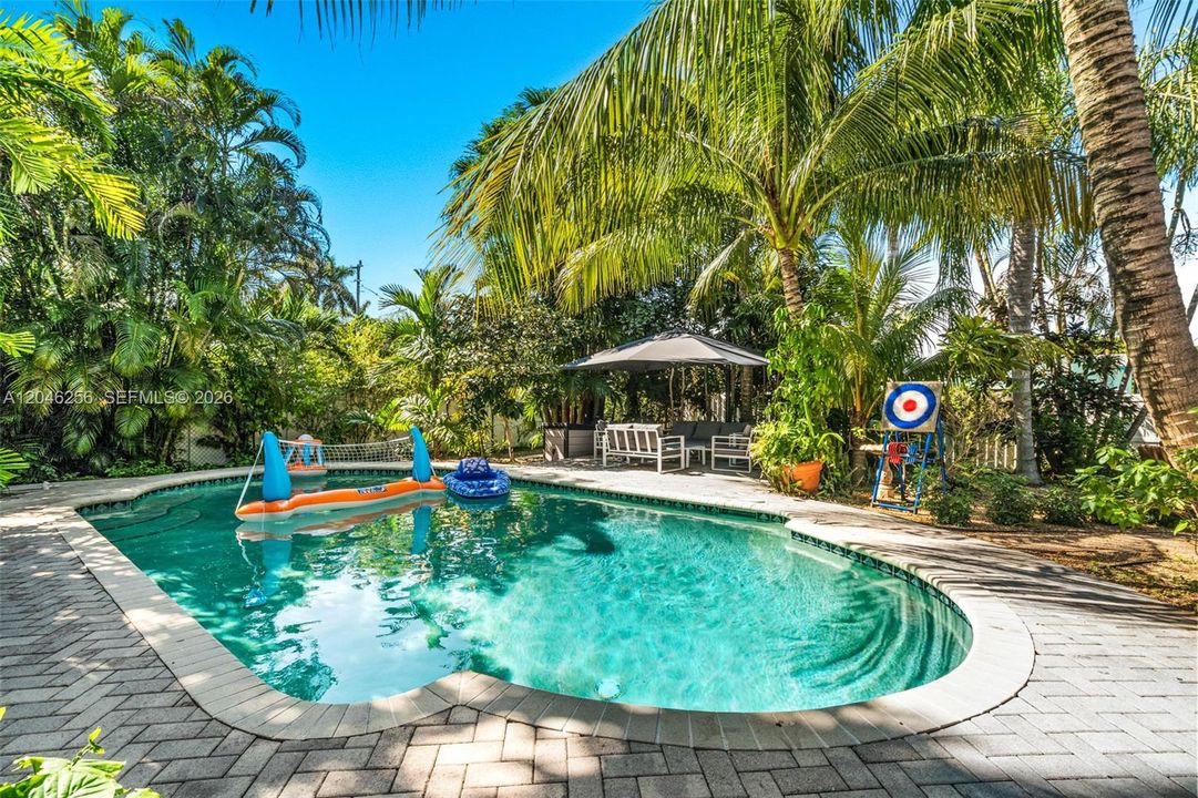 En Venta: $964,900 (3 camas, 3 baños, 2496 Pies cuadrados)