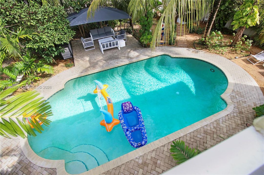 En Venta: $964,900 (3 camas, 3 baños, 2496 Pies cuadrados)