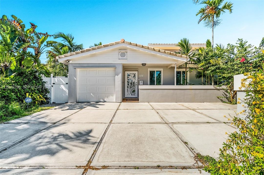 En Venta: $964,900 (3 camas, 3 baños, 2496 Pies cuadrados)