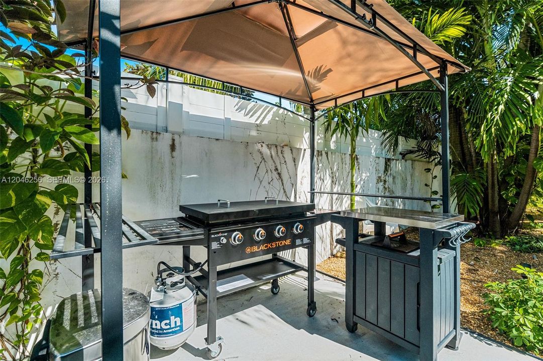 En Venta: $964,900 (3 camas, 3 baños, 2496 Pies cuadrados)