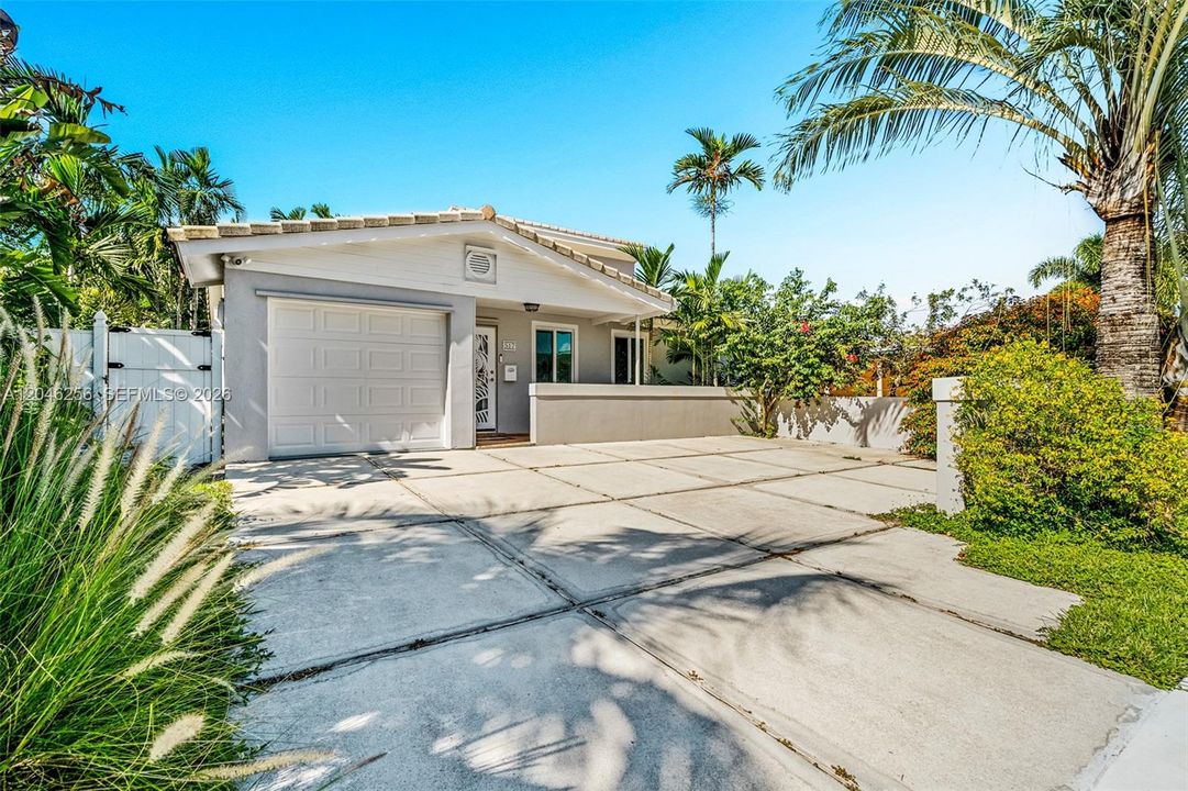 En Venta: $964,900 (3 camas, 3 baños, 2496 Pies cuadrados)