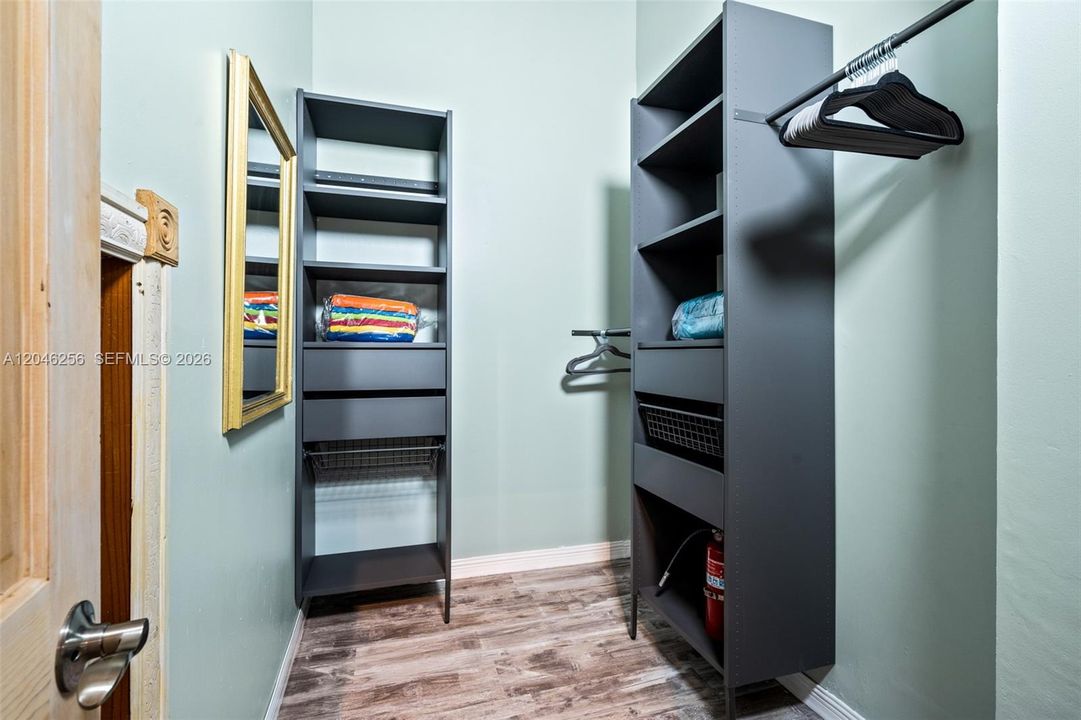 En Venta: $964,900 (3 camas, 3 baños, 2496 Pies cuadrados)