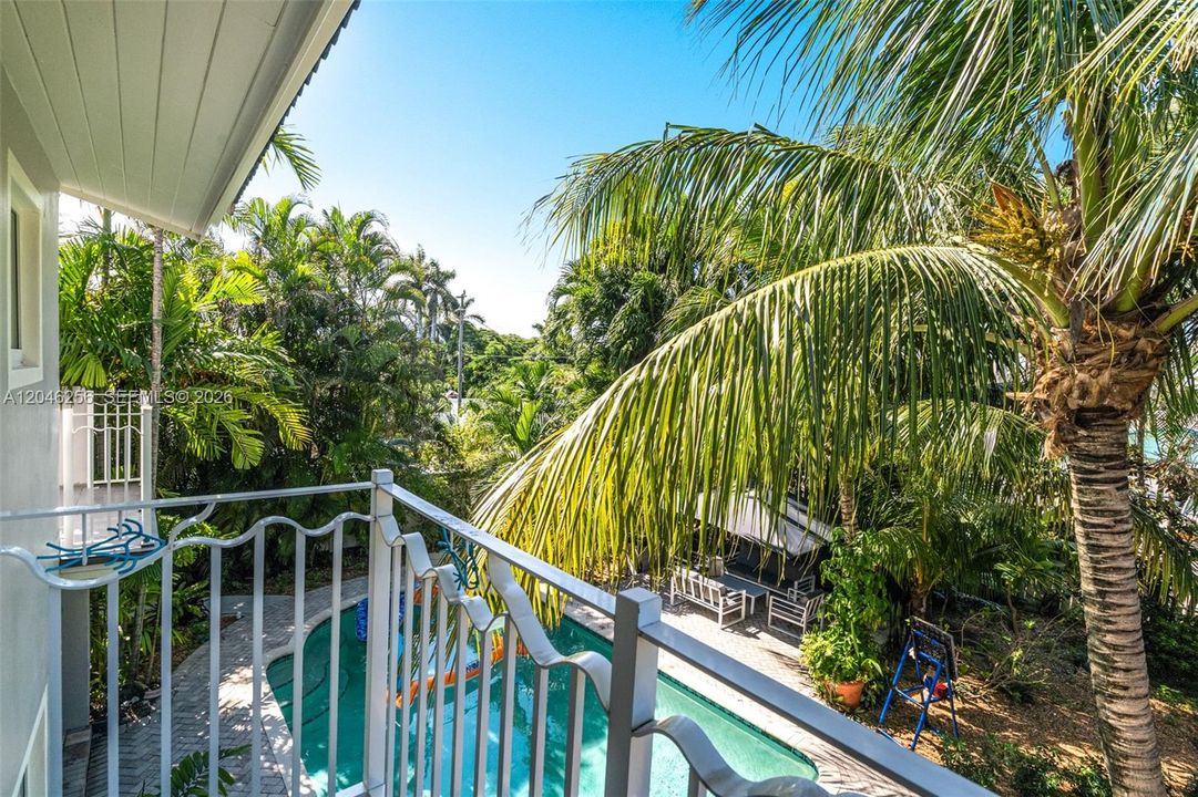 En Venta: $964,900 (3 camas, 3 baños, 2496 Pies cuadrados)
