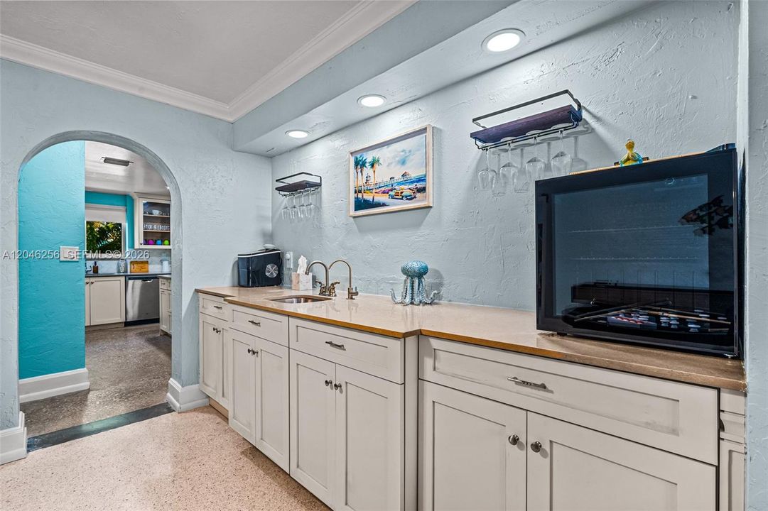 En Venta: $964,900 (3 camas, 3 baños, 2496 Pies cuadrados)