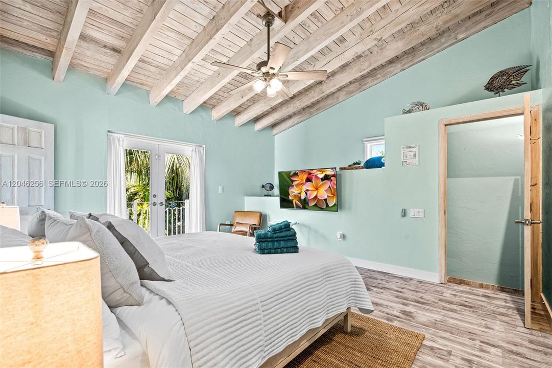 En Venta: $964,900 (3 camas, 3 baños, 2496 Pies cuadrados)