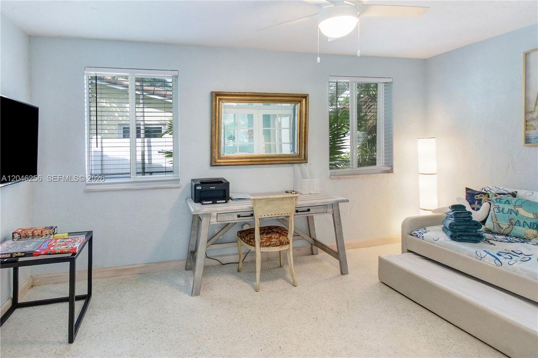 En Venta: $964,900 (3 camas, 3 baños, 2496 Pies cuadrados)
