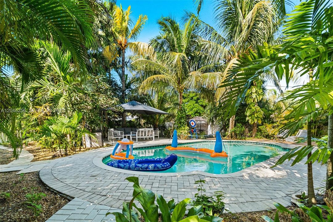 En Venta: $964,900 (3 camas, 3 baños, 2496 Pies cuadrados)