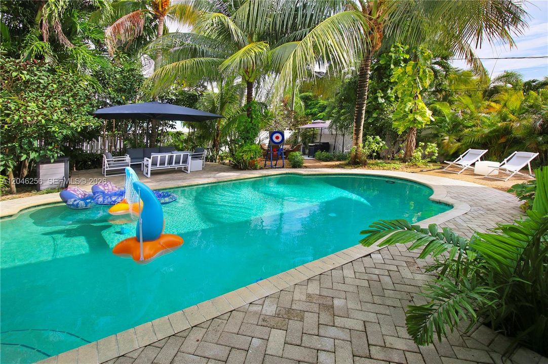 En Venta: $964,900 (3 camas, 3 baños, 2496 Pies cuadrados)