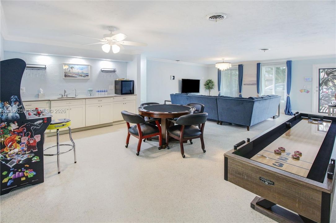 En Venta: $964,900 (3 camas, 3 baños, 2496 Pies cuadrados)
