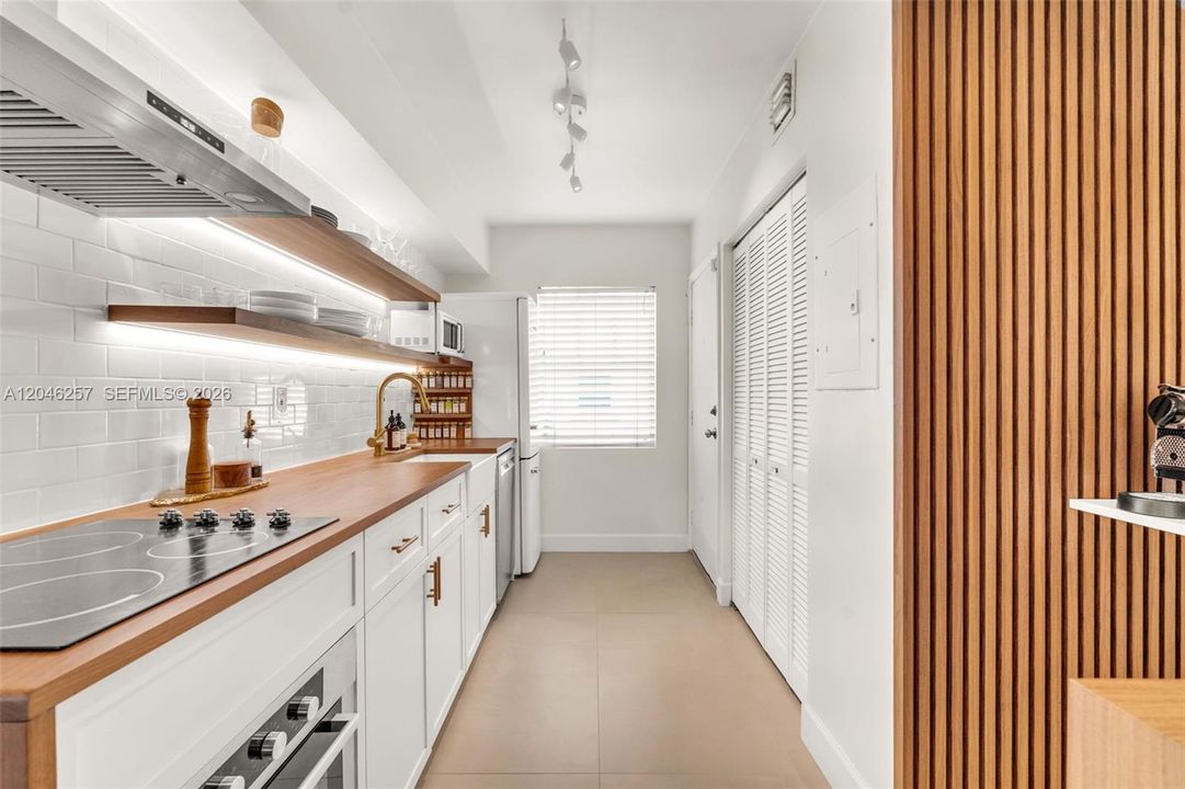 For Rent: $3,200 (1 beds, 1 baths, 660 Square Feet)