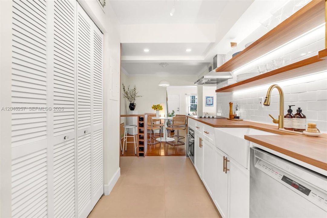 For Rent: $3,200 (1 beds, 1 baths, 660 Square Feet)