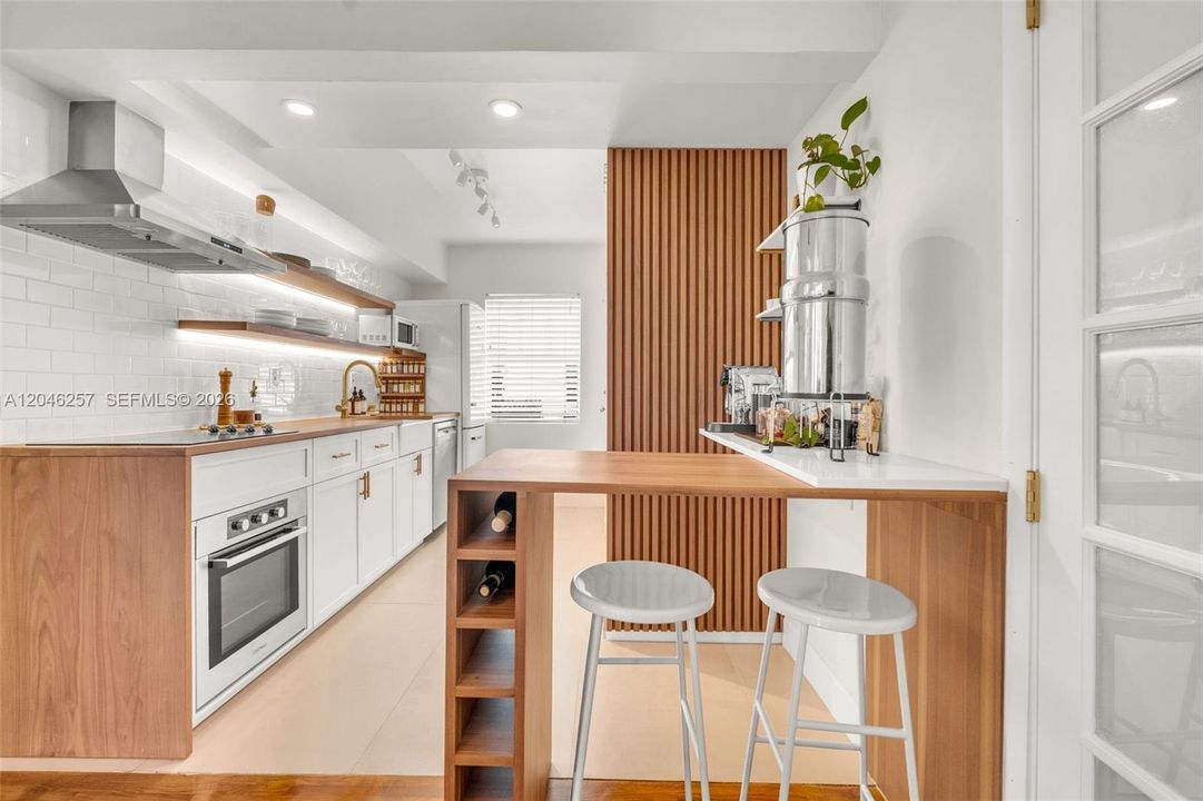 For Rent: $3,200 (1 beds, 1 baths, 660 Square Feet)