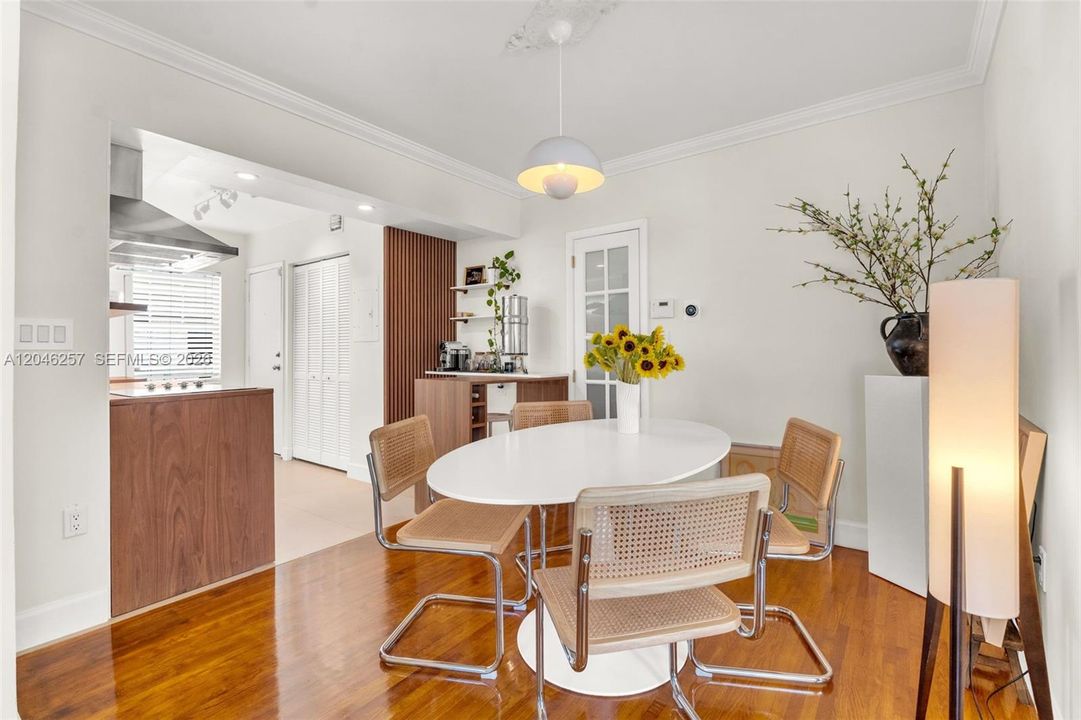 For Rent: $3,200 (1 beds, 1 baths, 660 Square Feet)