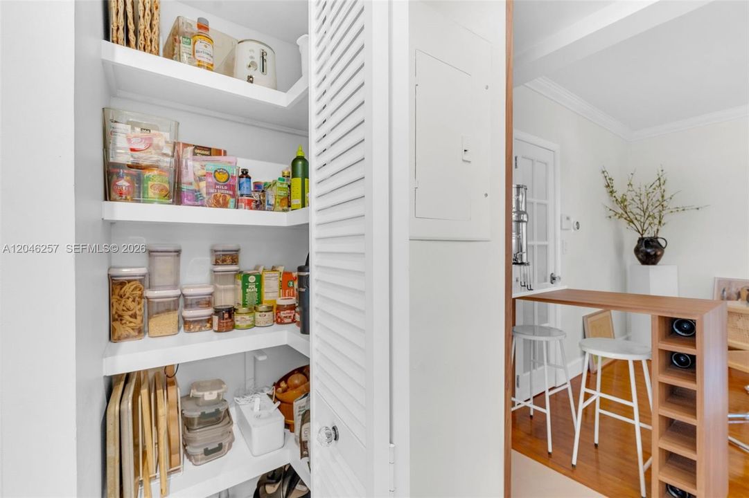 For Rent: $3,200 (1 beds, 1 baths, 660 Square Feet)
