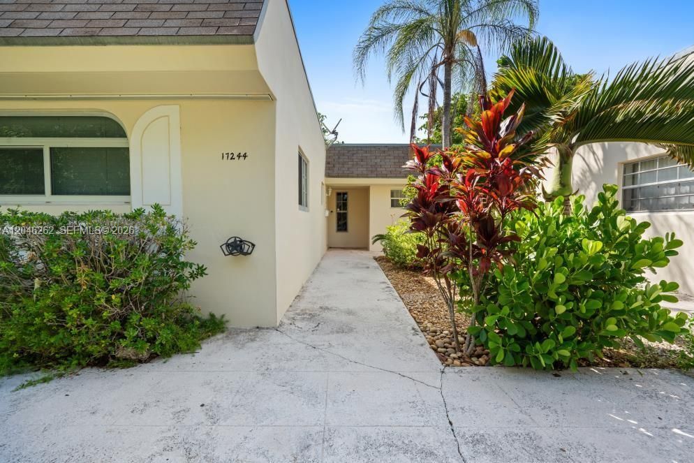 For Rent: $2,350 (2 beds, 2 baths, 1112 Square Feet)
