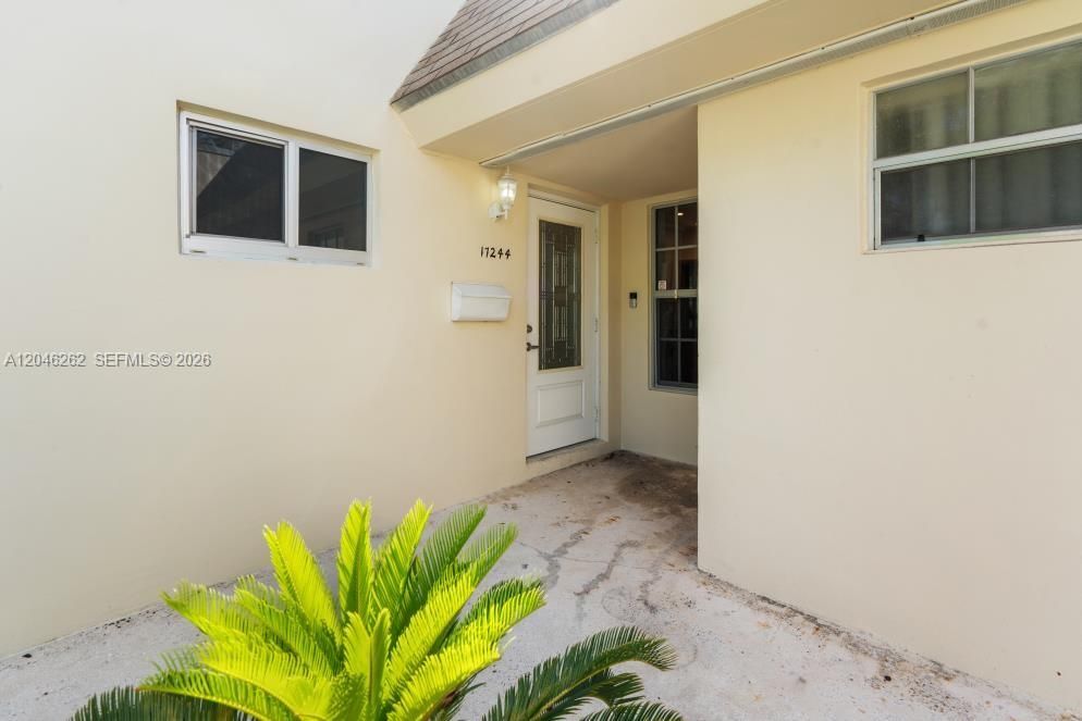 For Rent: $2,350 (2 beds, 2 baths, 1112 Square Feet)