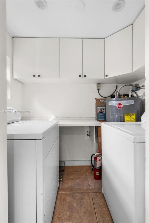 For Rent: $2,350 (2 beds, 2 baths, 1112 Square Feet)
