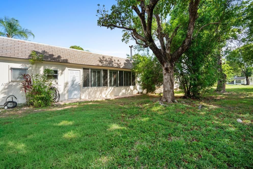 For Rent: $2,350 (2 beds, 2 baths, 1112 Square Feet)