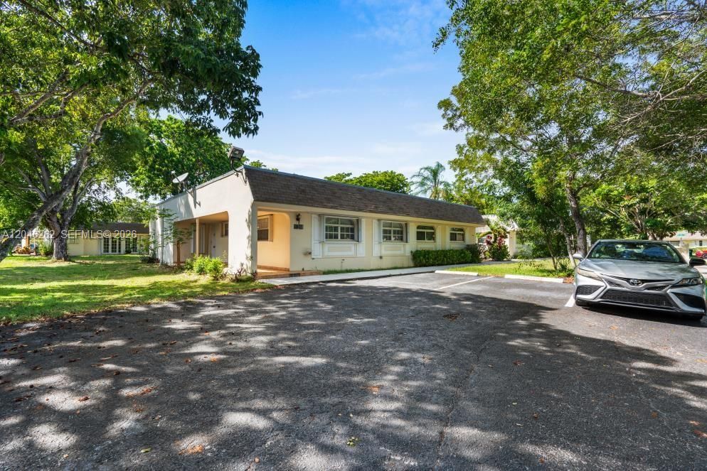 For Rent: $2,350 (2 beds, 2 baths, 1112 Square Feet)