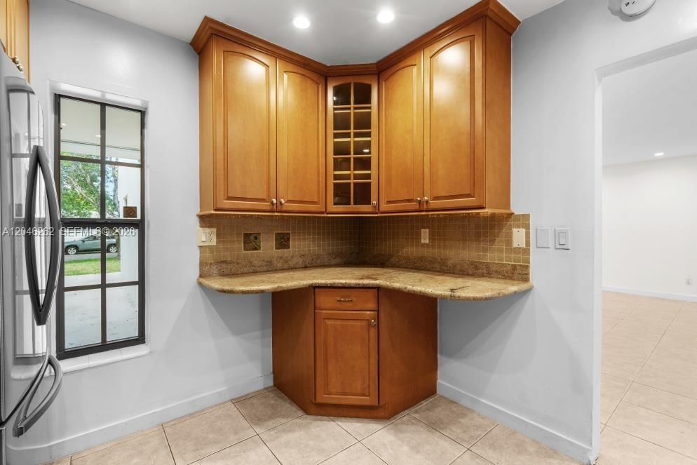For Rent: $2,350 (2 beds, 2 baths, 1112 Square Feet)