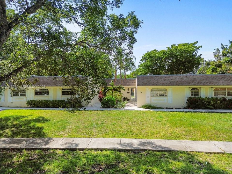 For Rent: $2,350 (2 beds, 2 baths, 1112 Square Feet)