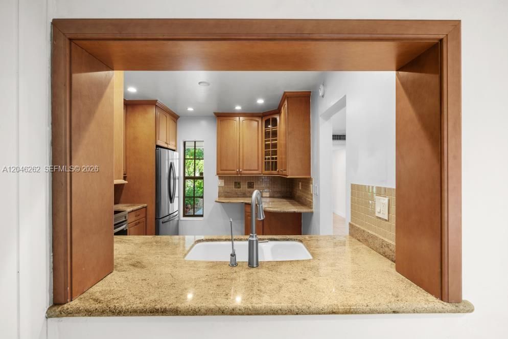 For Rent: $2,350 (2 beds, 2 baths, 1112 Square Feet)