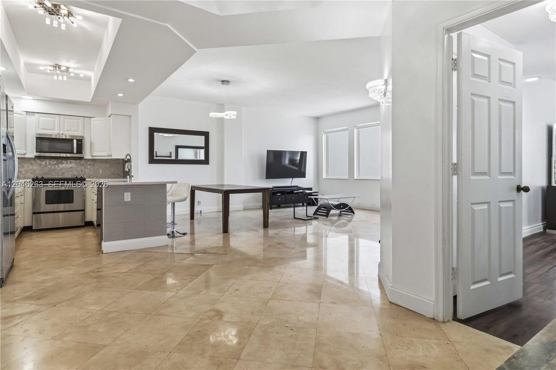 На продажу: $695,000 (3 спален, 2 ванн, 1640 Квадратных фут)
