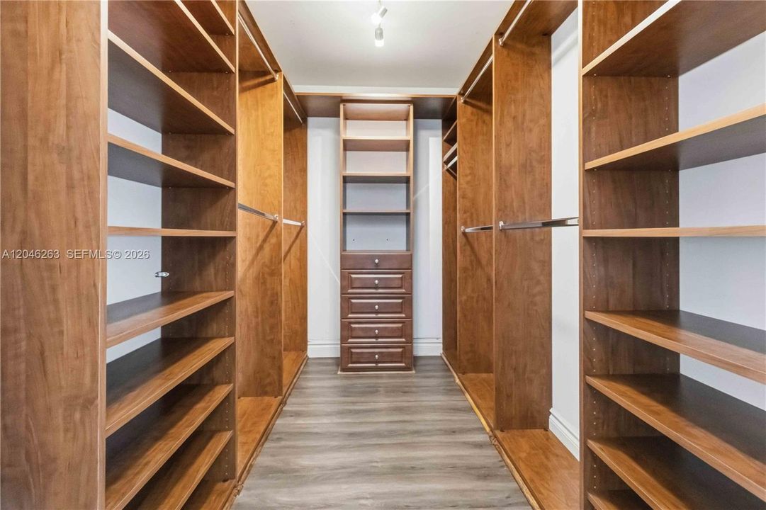 На продажу: $695,000 (3 спален, 2 ванн, 1640 Квадратных фут)