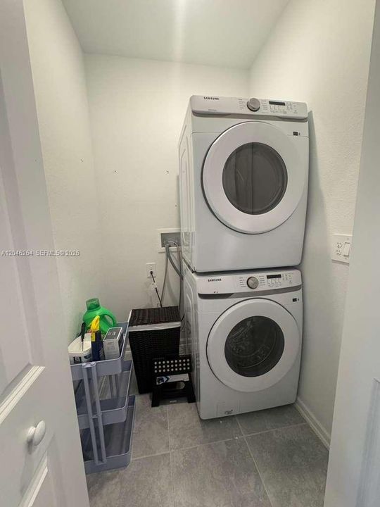 В аренду: $2,100 (3 спален, 2 ванн, 0 Квадратных фут)