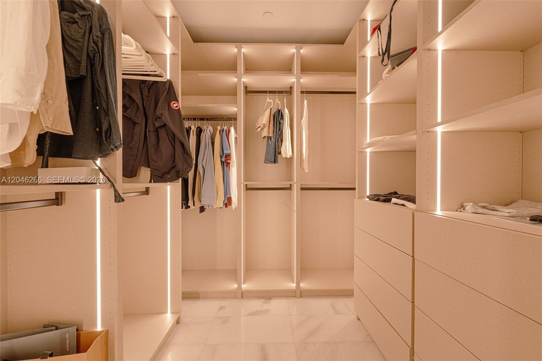 En Renta: $23,500 (4 camas, 4 baños, 2586 Pies cuadrados)