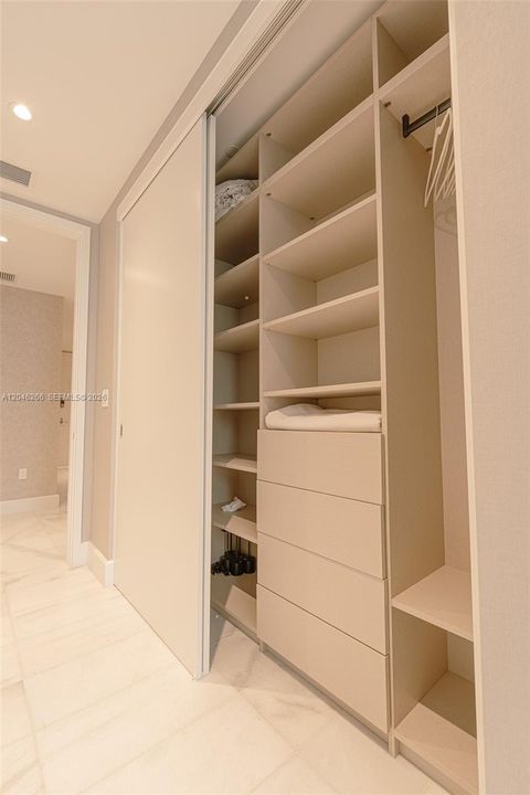 En Renta: $23,500 (4 camas, 4 baños, 2586 Pies cuadrados)