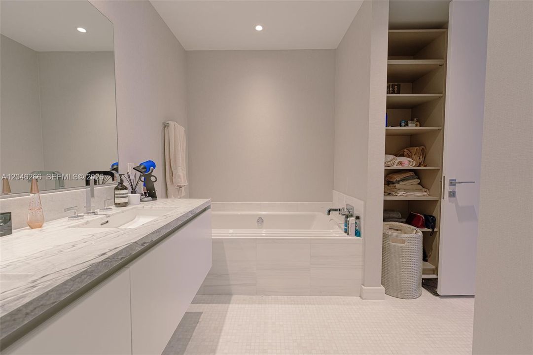 En Renta: $23,500 (4 camas, 4 baños, 2586 Pies cuadrados)