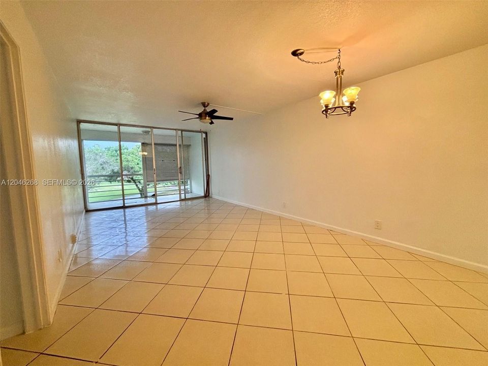 For Rent: $1,900 (2 beds, 2 baths, 775 Square Feet)