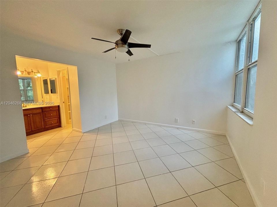 For Rent: $1,900 (2 beds, 2 baths, 775 Square Feet)