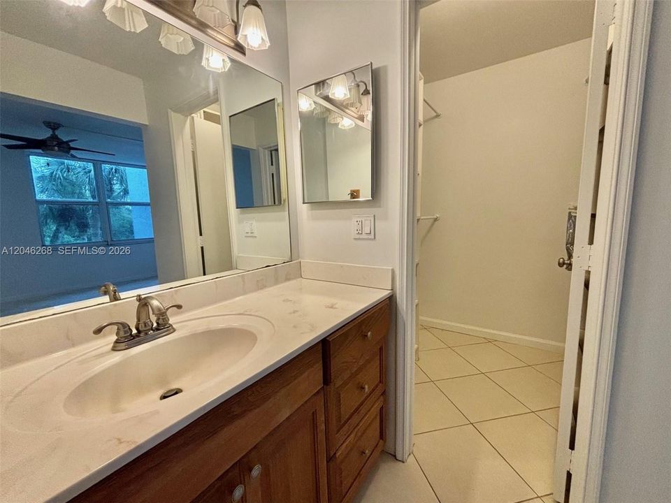 For Rent: $1,900 (2 beds, 2 baths, 775 Square Feet)