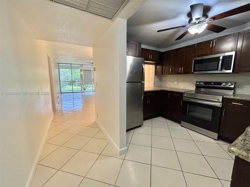 For Rent: $1,900 (2 beds, 2 baths, 775 Square Feet)