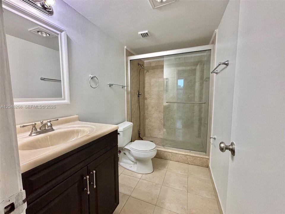 For Rent: $1,900 (2 beds, 2 baths, 775 Square Feet)