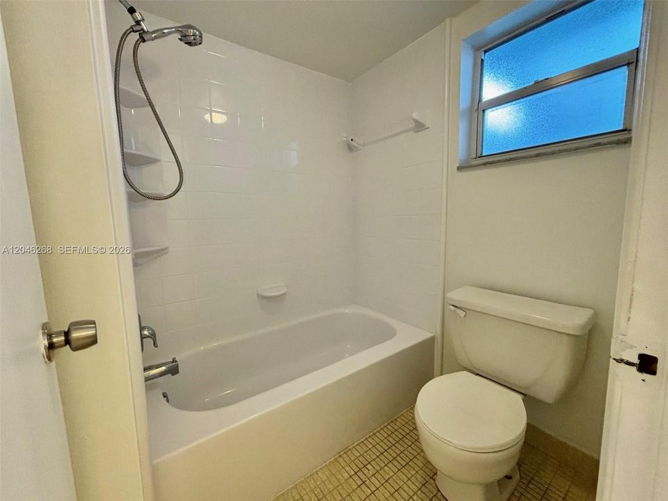 For Rent: $1,900 (2 beds, 2 baths, 775 Square Feet)