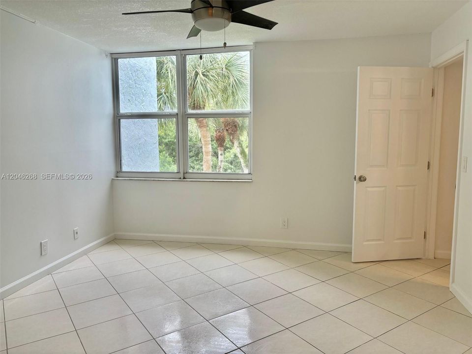 For Rent: $1,900 (2 beds, 2 baths, 775 Square Feet)
