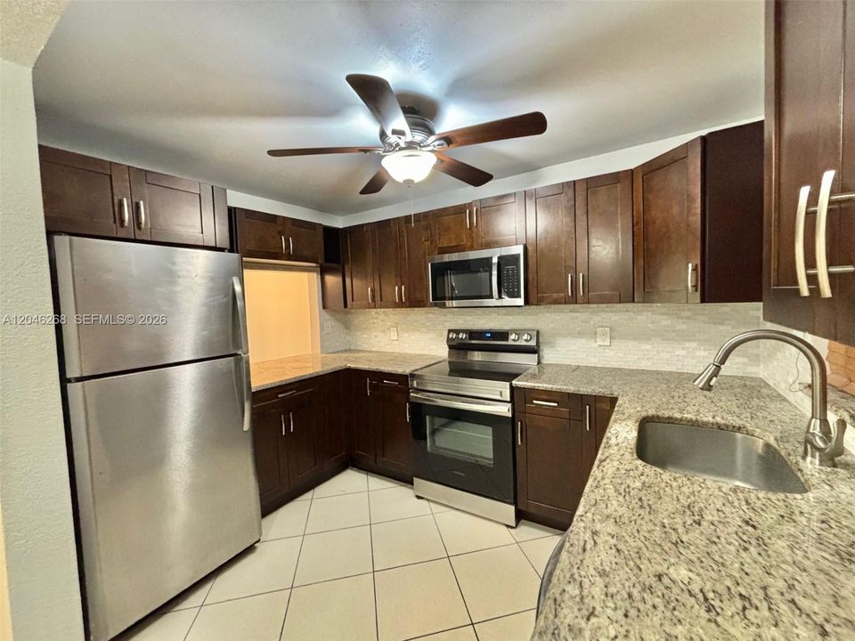 For Rent: $1,900 (2 beds, 2 baths, 775 Square Feet)