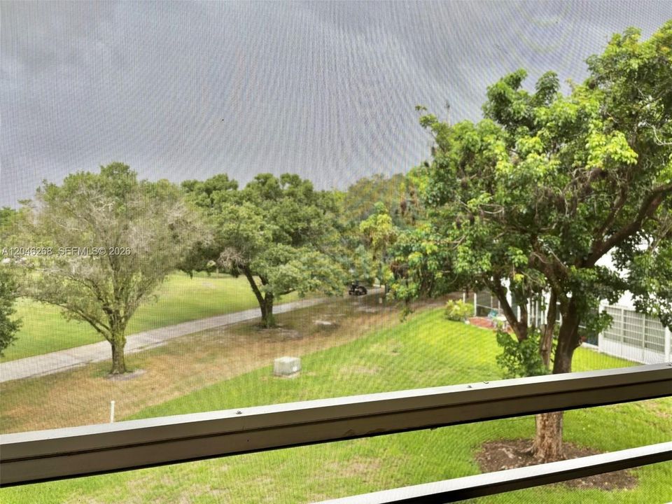 For Rent: $1,900 (2 beds, 2 baths, 775 Square Feet)