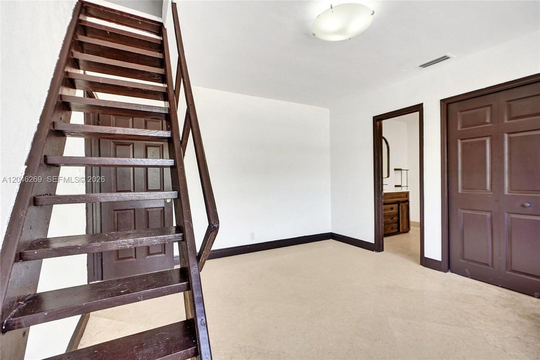 В аренду: $6,500 (4 спален, 2 ванн, 1834 Квадратных фут)