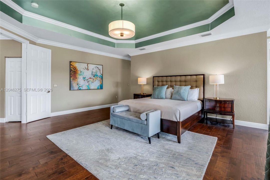 En Venta: $1,895,000 (5 camas, 4 baños, 4264 Pies cuadrados)