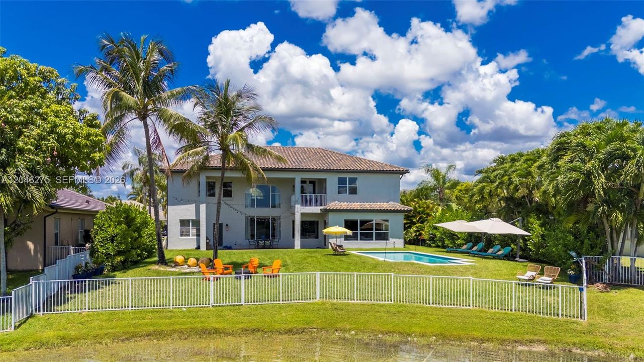 En Venta: $1,895,000 (5 camas, 4 baños, 4264 Pies cuadrados)
